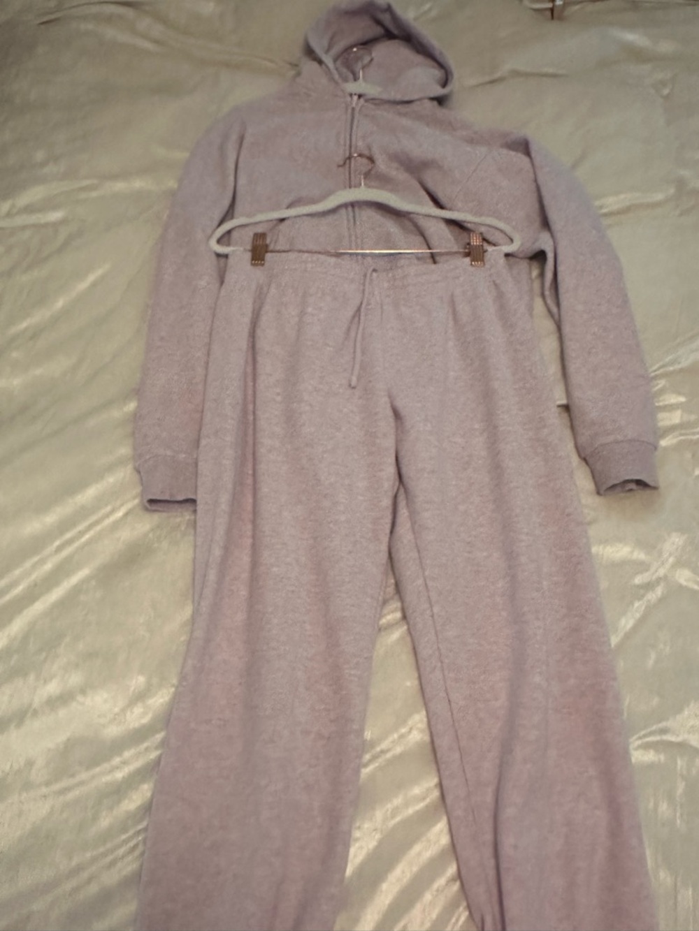 Like new skims heather purple set. Joggers and sweatshirt are small. No flaws
